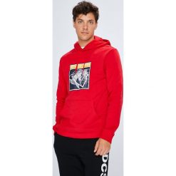 DC - Bluza. Czerwone bluzy męskie DC, m, z nadrukiem, z bawełny, z kapturem. W wyprzedaży za 129,90 zł.
