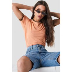 Moves T-shirt Kissa - Pink. Różowe t-shirty damskie marki Moves, z nadrukiem, z klasycznym kołnierzykiem. Za 161,95 zł.