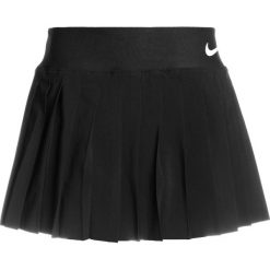 Nike Performance GIRLS VICTORY SKIRT Spódnica sportowa black/white. Czarne spódniczki dziewczęce marki Nike Performance, z elastanu, sportowe, sportowe. Za 139,00 zł.