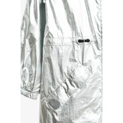 Pepe Jeans - Parka dziecięca Aurora 122-180 cm. Czerwone kurtki dziewczęce marki MOUSE, z poliesteru. W wyprzedaży za 359,90 zł.