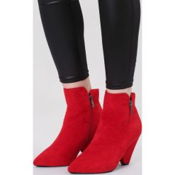 Czerwone Botki The Tone. Czerwone botki damskie na obcasie vices, na jesień, z materiału, ze szpiczastym noskiem, na wysokim obcasie, na zamek. Za 119,99 zł.