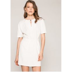 Answear - Sukienka Spencer. Szare sukienki mini ANSWEAR, na co dzień, l, z poliesteru, casualowe, z okrągłym kołnierzem, z krótkim rękawem, proste. W wyprzedaży za 79,90 zł.