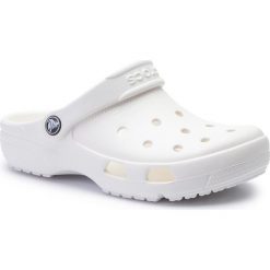 Klapki basenowe CROCS 204151-100. Białe klapki damskie Crocs, bez wzorów, z tworzywa sztucznego, bez obcasa. Za 109,99 zł.