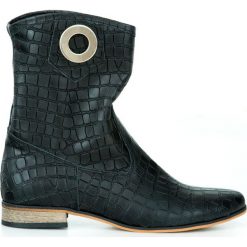 Wsuwane botki z tłoczeniem - skóra naturalna - model 270 - kolor czarny krokodyl. Czarne botki damskie Zapato, ze skóry, klasyczne, bez obcasa, bez zapięcia. W wyprzedaży za 319,20 zł.