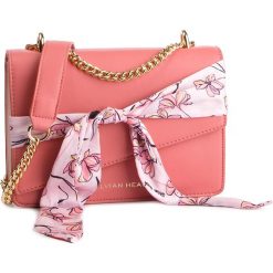 Torebka SILVIAN HEACH - Shoulder Bag Square Benavis RCP19001BO Strawberry W0573. Różowe torebki klasyczne damskie Silvian Heach, bez wzorów, ze skóry ekologicznej, klasyczne, bez dodatków. W wyprzedaży za 229,00 zł.