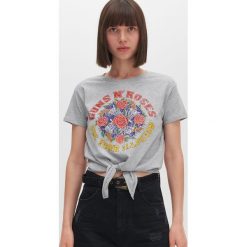 T-shirt Guns N' Roses - Szary. Szare t-shirty damskie Reserved, s, bez wzorów, bez kołnierzyka. Za 49,99 zł.