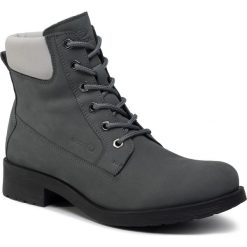 Trapery GEOX - D Rawelle A D946RA 032EK C0358 Dk Grey/Lt Grey. Szare trapery damskie Geox, ze skóry ekologicznej, klasyczne, bez obcasa, bez zapięcia. W wyprzedaży za 299,00 zł.