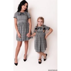 Sukienka Damska Mama i Córka LM44/3. Sukienki damskie Pakamera, s, w kratkę, z dzianiny, bez kołnierzyka, bez rękawów, midi. Za 109,00 zł.
