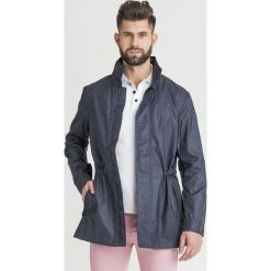 KURTKA Armani Exchange. Niebieskie płaszcze męskie Armani Exchange, s, z aplikacjami, z materiału, bez kaptura. Za 580,00 zł.