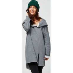 Bluza z asymetrycznym zapięciem. Szare bluzy damskie Moodo, xs, bez wzorów, bez rękawów, bez kaptura. Za 69,99 zł.