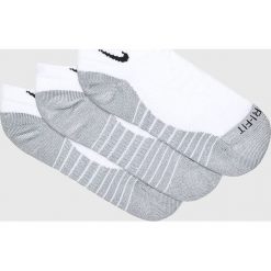 Nike Kids - Skarpetki dziecięce (3-pack). Czarne skarpetki dziewczęce Nike Kids, bez wzorów, z elastanu. W wyprzedaży za 39,90 zł.
