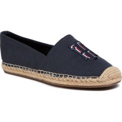 Espadryle TOMMY HILFIGER - Nautical Th Basic Espadrille FW0FW04750 Desert Sky DW5. Niebieskie espadryle damskie TOMMY HILFIGER, bez wzorów, ze skóry ekologicznej, bez obcasa, na płaskiej podeszwie. W wyprzedaży za 199,00 zł.