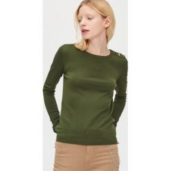 Sweter z guzikami - Khaki. Brązowe swetry damskie Cropp, s, bez wzorów, bez rękawów, bez kaptura. W wyprzedaży za 44,99 zł.