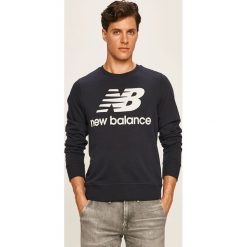 New Balance - Bluza. Niebieskie bluzy męskie New Balance, s, z nadrukiem, z elastanu, z okrągłym kołnierzem, bez rękawów, bez kaptura. Za 249,90 zł.