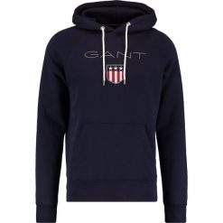 GANT SHIELD HOODIE Bluza z kapturem evening blue. Niebieskie bluzy męskie rozpinane marki GANT. W wyprzedaży za 347,65 zł.