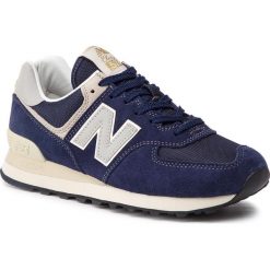 Sneakersy NEW BALANCE - ML574VLA Granatowy. Niebieskie sneakersy męskie New Balance, na co dzień, bez wzorów, z zamszu, klasyczne, bez zapięcia. Za 369,99 zł.