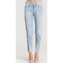 JEANSY SLIM FIT Pinko. Czerwone jeansy damskie Pinko, z nadrukiem, z elastanu. Za 745,50 zł.