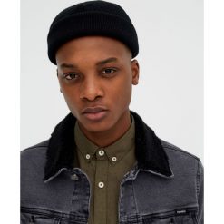 Czarna kurtka jeansowa typu trucker. Czarne kurtki męskie bomber Pull&Bear, m, z jeansu. Za 139,00 zł.