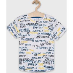 Blukids - T-shirt dziecięcy 104-134 cm. Białe t-shirty chłopięce Blukids, z nadrukiem, z bawełny, bez rękawów. W wyprzedaży za 29,90 zł.