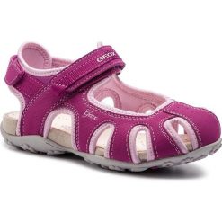 Sandały GEOX - J S.Roxanne D J92D9D 05015 CP8E8 D Dk Raspberry/Pink. Różowe sandały dziewczęce Geox, ze skóry ekologicznej, bez zapięcia. W wyprzedaży za 199,00 zł.