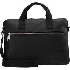 Calvin Klein Jeans PEBBLE SLIM BRIEFCASE Aktówka black. Czarne aktówki męskie Calvin Klein Jeans, bez wzorów, z jeansu. Za 629,00 zł.