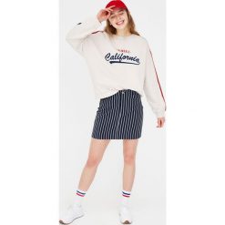 Bluzy damskie: Bluza z napisem i pasami