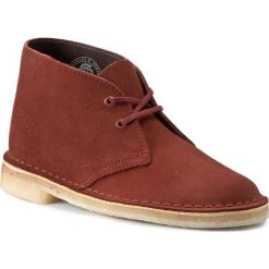 Trzewiki CLARKS - Desert Boot 261142224 Terracotta. Czerwone botki damskie skórzane marki Clarks, na obcasie. W wyprzedaży za 259,00 zł.