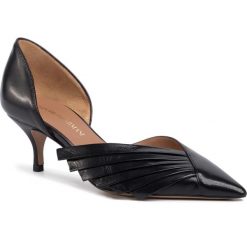Szpilki EMPORIO ARMANI - X3E381 XF442 00002 Black. Czarne półbuty damskie Emporio Armani, bez wzorów, ze skóry, bez obcasa, na obcasie, bez zapięcia. W wyprzedaży za 1339,00 zł.