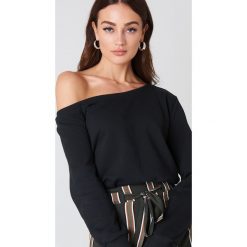 Swetry klasyczne damskie: NA-KD Basic Sweter na jedno ramię – Black