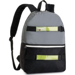 Plecak TOMMY JEANS - Tjm Urban Rfl Skatebackpack AM0AM04980 901. Szare torby męskie skórzane Tommy Jeans, bez wzorów, z jeansu. Za 539,00 zł.