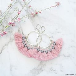 Kolczyki z chwostami Boho Big - Pink. Różowe kolczyki damskie marki Pakamera. Za 129,00 zł.