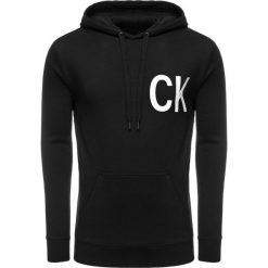 Bluza Calvin Klein Jeans J30J312814. Czarne bluzy męskie Calvin Klein Jeans, xl, bez wzorów, z bawełny, bez kołnierzyka, bez rękawów, bez kaptura. W wyprzedaży za 309,00 zł.