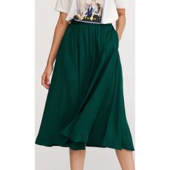 Rozkloszowana spódnica - Khaki. Brązowe spódniczki damskie Reserved, rozkloszowane. W wyprzedaży za 49,99 zł.