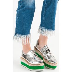 PÓŁBUTY NA KOTURNIE FASHION. Półbuty damskie Corina, bez wzorów, ze skóry ekologicznej, bez obcasa, na koturnie, bez zapięcia. W wyprzedaży za 90,00 zł.