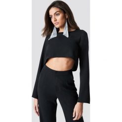 Hannalicious x NA-KD Krótki top z rozszerzanym rękawem - Black. Czarne topy damskie marki Hannalicious x NA-KD, bez wzorów, z okrągłym kołnierzem. Za 100,95 zł.