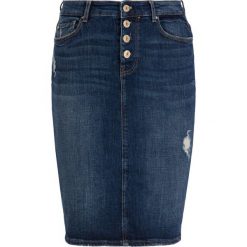 Spódnica jeansowa Guess 1981 Longuette W94D79 D3PY1. Niebieskie spódniczki damskie Guess, z aplikacjami, z elastanu. W wyprzedaży za 249,00 zł.