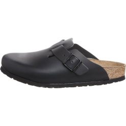 Birkenstock BOSTON Kapcie black. Czarne kapcie męskie marki Birkenstock, ze skóry. W wyprzedaży za 359,20 zł.