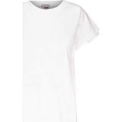 T-shirt MRZ. Białe bluzki damskie MRZ, bez wzorów, z tkaniny, z okrągłym kołnierzem. W wyprzedaży za 981,00 zł.