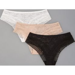 Koronkowe majtki 3 pack - Czarny. Czarne majtki damskie Reserved, xl, z koronki. W wyprzedaży za 29,99 zł.