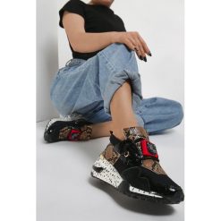 Czarne Sneakersy Coniferous. Czarne buty sportowe damskie Renee. Za 139,99 zł.