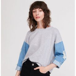 Koszulka z jeansowymi rękawami - Jasny szary. Szare koszulki damskie Reserved, s, bez wzorów, z jeansu, bez kołnierzyka, bez rękawów. Za 69,99 zł.