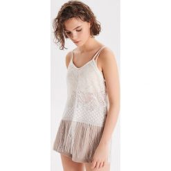 Przezroczysty top z frędzlami - Biały. Białe topy damskie Cropp, s, bez wzorów, bez kołnierzyka. Za 49,99 zł.
