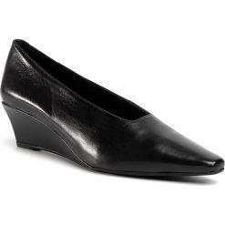 Półbuty VAGABOND - Erica 4914-001-20 Black. Czarne półbuty damskie Vagabond, bez wzorów, ze skóry, bez obcasa, na obcasie, bez zapięcia. Za 449,00 zł.