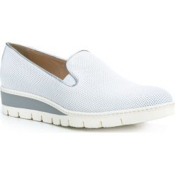 Buty damskie. Szare buty sportowe damskie Wittchen, bez wzorów, ze skóry, sportowe. W wyprzedaży za 399,90 zł.