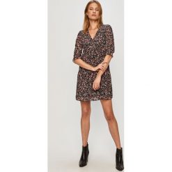 Haily's - Sukienka. Czarne sukienki damskie Haily's, na co dzień, s, w kwiaty, z poliesteru, casualowe, bez kołnierzyka, bez rękawów, mini, rozkloszowane. Za 129,90 zł.