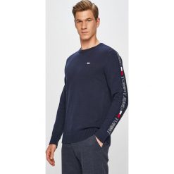 Tommy Jeans - Sweter. Niebieskie swetry męskie Tommy Jeans, s, bez wzorów, z bawełny, z okrągłym kołnierzem, bez kaptura. W wyprzedaży za 379,90 zł.