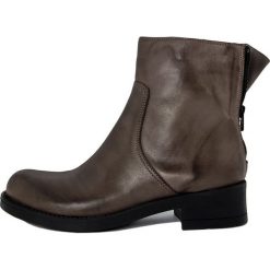 Skórzane botki "Lisa" w kolorze ciemnobrązowym. Pomarańczowe botki damskie Bluetag, Gusto, bez obcasa, bez zapięcia. W wyprzedaży za 276,95 zł.