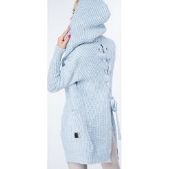 Sweter z warkoczowym wiązaniem niebieski MISC004. Niebieskie kardigany damskie Fasardi. Za 129,00 zł.