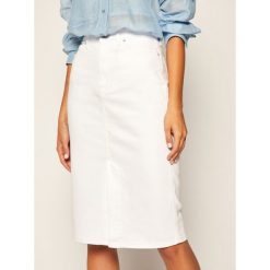 Spódnica jeansowa TOMMY HILFIGER Pencil WW0WW28084. Białe spódniczki damskie TOMMY HILFIGER, bez wzorów, z jeansu. Za 449,00 zł.