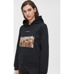 Bluza z kapturem Hollywood - Czarny. Czarne bluzy damskie Cropp, s, bez wzorów, bez rękawów, z kapturem. Za 89,99 zł.